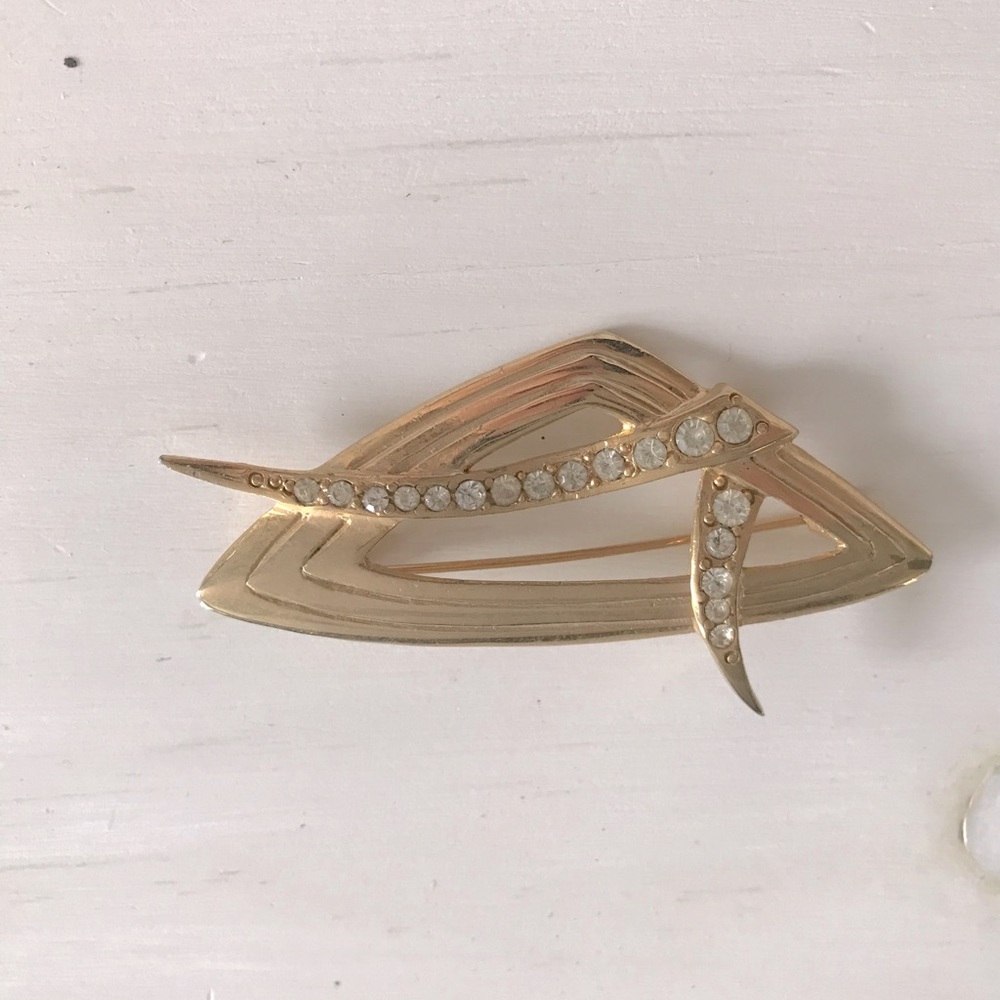Vintage Rhinestones Gold Tone Brooch